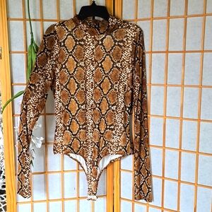 Animal print bodysuit.sz Large